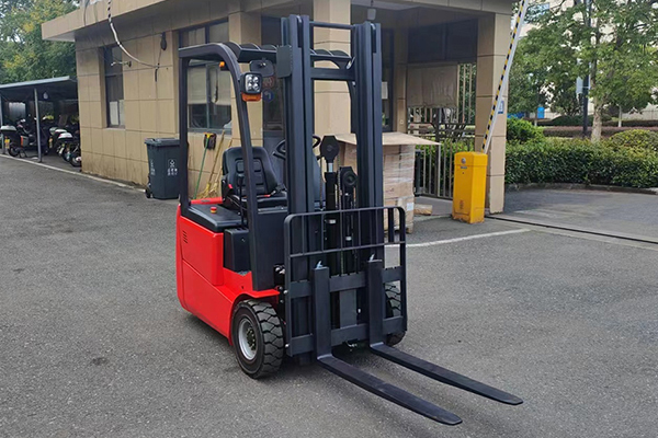 The New product  3-wheel Electric Forklift is coming